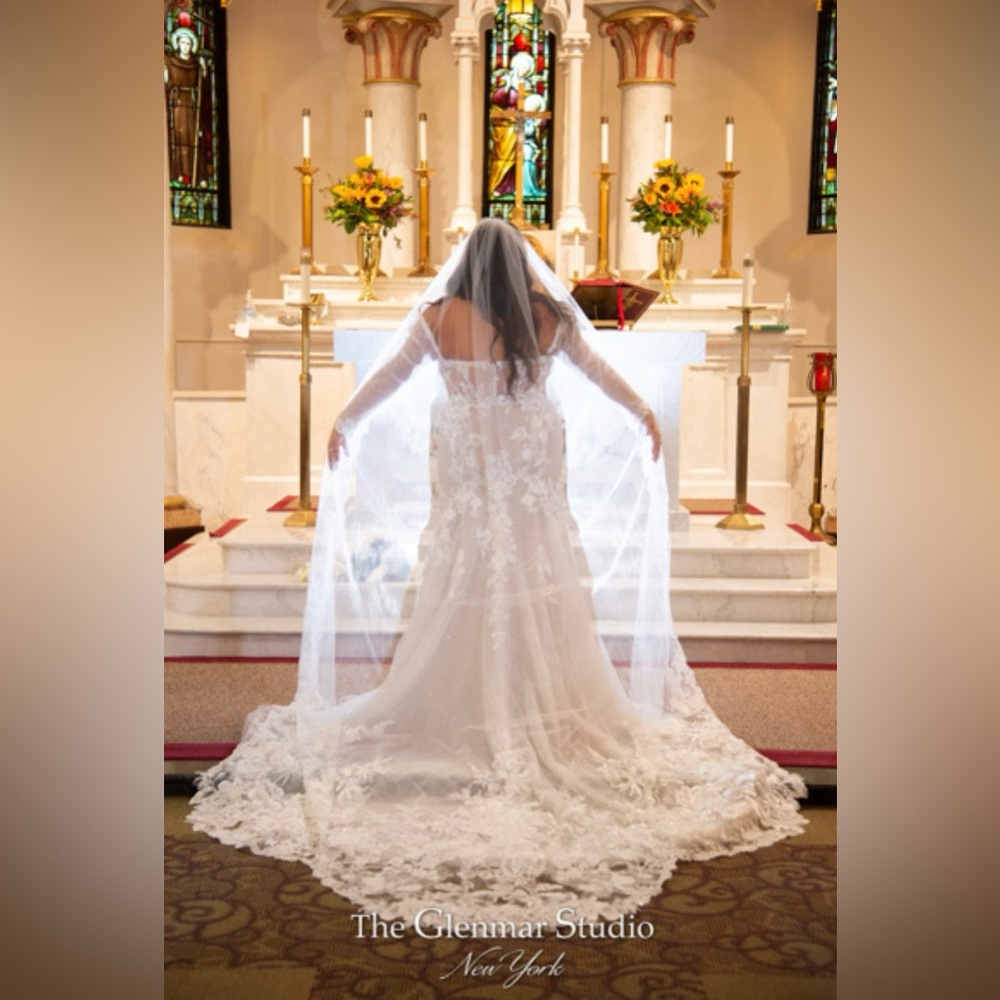 Essense of Australia WEDDING DRESS AND VEIL ๐ฐ๐ปโโ๏ธ - Picture 6 of 15